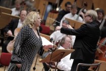 Sopranistin Melanie Maennl gastiert in Begleitung der Bochumer Symphoniker unter der Leitung des deutschen Dirigenten Wolfgang Siegenbrink in der Philharmonie Kln (© Thomas Brill)